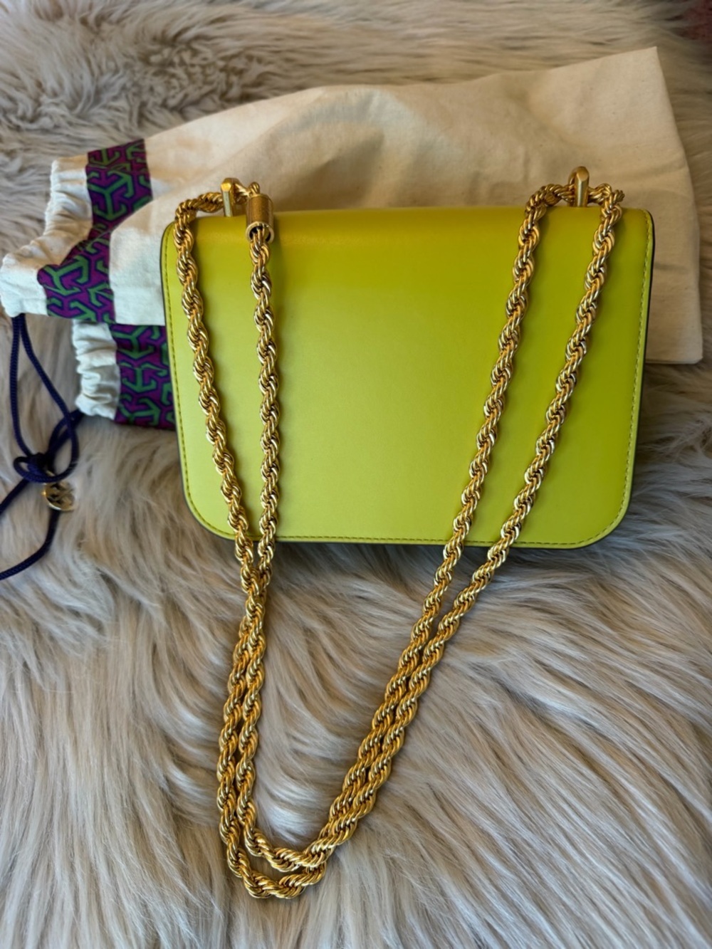 Tory Burch Small Eleanor Chain Crossbody with Gold Logo. - Picture 16 of 16